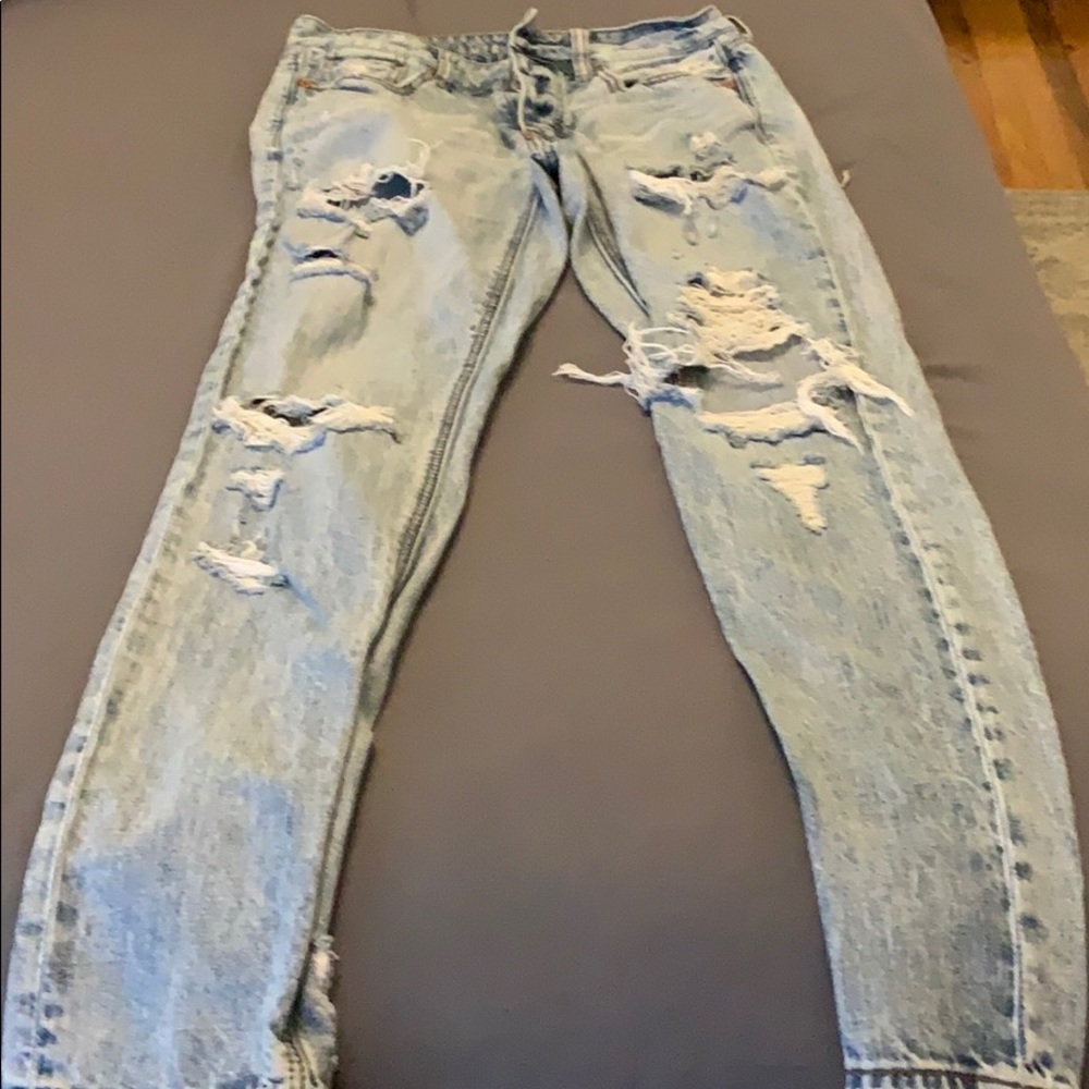 American Eagle ripped jeans with button closure